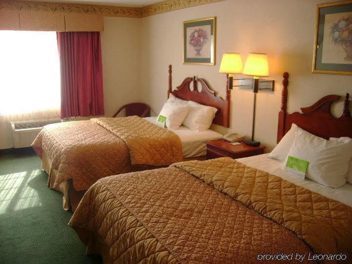 La Quinta Inn By Wyndham Richmond South Chester Exterior foto